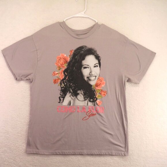 Selena T Shirt Size Medium Como La Flor Graphic Like a Flower Gray Short Sleeve - Picture 1 of 8